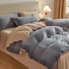 2026 novo conjunto de cama de quatro peças de alta qualidade, amigável à pele, fleece para bebê, cor sólida, fleece pomba, fleece para bebê, fleece de leite, flanela