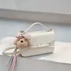 Bolso Cruzado Nuevo Estilo 2026 Inspirado en Chanel con Lazo para Mujer, Bolso de Cadena de Alta Gama, Bolso de Mano Versátil con Lindo Colgante