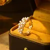 Anillo de Perla y Circonita Estilo Lujo Ligero Francés, Anillo Abierto Elegante y Ajustable, Diseño Versátil y Personalizado