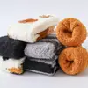 Calcetines de media pantorrilla a rayas con diseño de pata de felino grande que no sueltan pelusa para mujer, Calcetines cálidos de piso para el hogar de Otoño e Invierno, Calcetines de dormir de forro polar de coral al por mayor