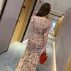 2026 Nuevo Estilo Coreano Elegante Vestido Floral Romántico de Ajuste Delgado con Cuello en V, Mangas Volantes, Fruncido y Abertura 4116