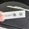 Pinzas Magnéticas para Orejas de Copo de Nieve Pequeño para Otoño e Invierno, Lujo Ligero, Exquisitas, Compactas, Lindas, Estilo Universitario, Pinzas Versátiles para Orejas, Aretes de Botón, Accesorios para Orejas