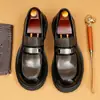 Sapatos Masculinos de Couro Genuíno Sapatos Slip-on Sapatos para Noivo de Casamento Couro de Vaca Mocassins de Negócios Novo Estilo Mocassins Slip-on com Solado Grosso Masculino