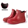 Botas de lluvia para mujer, antideslizantes, a la moda, impermeables, adecuadas para usar al aire libre, diseño elegante, suela suave, cómodas de llevar y perfectas para tomar fotos
