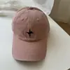 Gorra de Béisbol Suave con Bordado de Logo Pequeño Coreano para Hombres y Mujeres, Estilo Retro Japonés Versátil de Moda con Visera Ancha y Corona Profunda, Gorra para el Sol