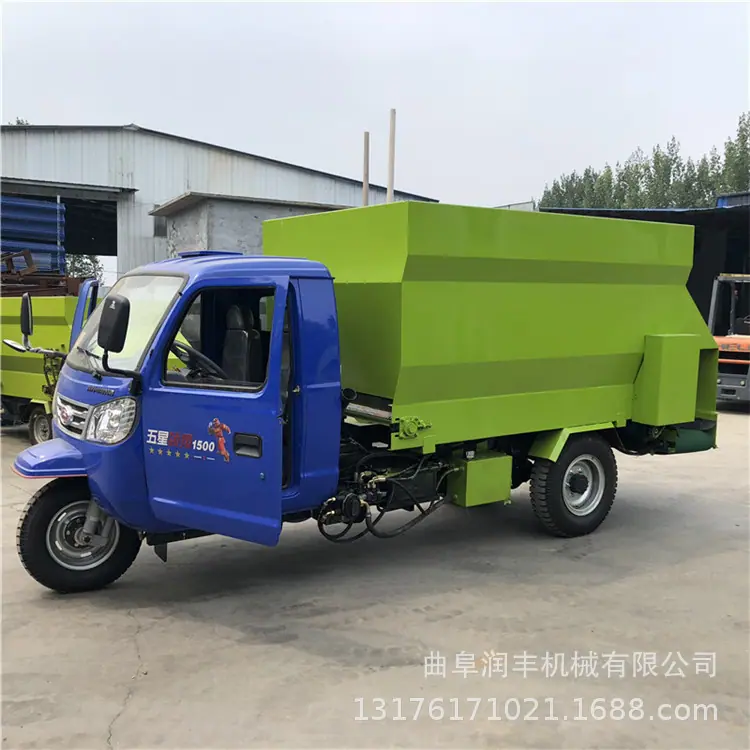 饲料撒料车