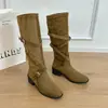 Botas de tacón grueso para ciclismo en otoño e invierno, con un diseño cruzado, tacones gruesos y un nuevo estilo que añade altura, haciéndolas adecuadas tanto para hombres como para mujeres, y ofreciendo un diseño de bota alta, de caña alta y con tacón de plataforma.