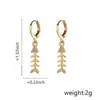 Brincos de osso de peixe banhados a ouro 18K com zircônia cravejada, design feminino, nicho, atacado