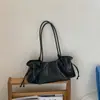 Bolsa de axila vintage de alta qualidade para mulheres, nova bolsa de ombro de nicho da moda para o verão 2026, luxo leve para trabalho e deslocamento