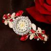Relógio Feminino Moderno Cravejado de Diamantes Cristal Colorido Relógio de Pulseira Feminino com Design de Pétalas Exquisito Quartzo Atacado Modelo Novo 2025