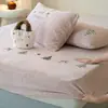 Lençol de baixo com bordado vazado de veludo de leite espessado, peça única, capa de cama de veludo coral de inverno, protetor de colchão com veludo extra, conjunto de três peças
