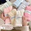 Calcetines esponjosos para mujer, de longitud media hasta la pantorrilla, forrados de felpa y engrosados para abrigar, adecuados para usar en casa y para dormir, con un diseño trenzado, calcetines gruesos de invierno