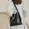 Bolso de Moda para Mujer 2024 Regalo de Alta Gama Bolso Cubo de Gran Capacidad Diseño de Nicho Bolso de Hombro Cruzado Debajo del Brazo