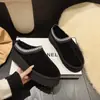 Pantufas Grandes de Algodão Femininas Inverno Uso Externo Veludo Plus Espessado 2026 Novo Estilo de Inverno Bico Fechado Moda Meias Pantufas Femininas Sola Grossa Pantufas de Algodão