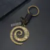 Chaveiro Criativo Tendência Europeu e Americano Presente para Homens e Mulheres, Liga de Bronze Antigo Folha de Ginkgo Padrão Zodiacal Pingente de Couro Trançado Retrô