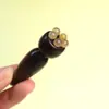 Raspador de Chifre Olho de Sândalo Roxo Dupla Face Pequena Vagem de Lótus Bastão Doméstico para Massagem Facial para Puxar Tendões e Pontos de Acupuntura para Cuidados com a Pele para Mulheres
