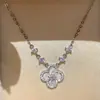 Collar de Concha Rosa y Trébol de Cuatro Hojas para Mujer Moda Nicho Lujo Accesible Diseño Cadena para Clavícula Elegante Cadena de Clavícula de Alta Gama Moderna