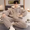 Conjunto de pijama masculino de inverno com capuz e zíper, em flanela coral com estampa de desenho animado, de manga comprida, modelagem solta, quente e espesso, com gola alta