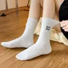 Calcetines estilo miu, calcetines de media pantorrilla bordados con letras para mujer, calcetines de algodón acanalados de color liso, calcetines nuevos estilo coreano para otoño/invierno