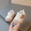 Nuevos Zapatos para Caminar de Bebé Primavera/Verano 2026 Zapatos Funcionales para Bebés y Niños Pequeños Suela Suave Tenis de Bebé Zapatos Individuales