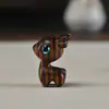 Figura de Gato Linda Tallada en Sándalo Gato Curioso Gato Confiado Gatito de Madera Arcoíris Mini Adorno de Escritorio Manualidad