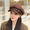 Chapéu Octogonal Retrô Estilo Britânico Outono e Inverno para Mulheres com Fivela de Couro Estilo Coreano Casual Versátil Chapéu de Jovem (Newsboy) com Aba Larga para Afinar o Rosto