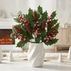 Nuevo producto transfronterizo: piñas realistas, bayas rojas navideñas, hojas artificiales, decoraciones festivas, adornos de mesa y follaje artificial para la decoración del hogar