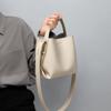 Bolsos 2026 Nuevo Estilo Bolsos para Mujer Bolso Cubo Cruzado Otoño e Invierno Hombro Único Cuero Genuino Bolso de Mano de Gran Capacidad