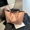 Bolsa Retro de Grande Capacidade para Deslocamento Casual Feminina Verão 2025 Nova Exquisite Bolsa de Ombro Portátil Bolsa Tote de Trabalho