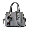 Bolso 2025 Nueva Moda Versátil Bordado Bolso de Mano para Mujer Bolso de Hombro Cruzado con Colgante de Borla Bolso de Viaje para Mujer
