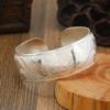 Pulseira de prata Miao estilo étnico vintage Pulseira larga aberta distinta Nova pulseira de prata feita à mão estilo chinês antigo Guizhou para mulheres