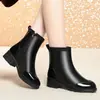 Botines de cuero suave con tacón grueso para mujer, invierno 2026, forrados de felpa, cálidos, antideslizantes, versátiles, modernos, botas estilo Martin, tacón medio, cómodos botines de cuero