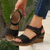 Sandalias de cuña para mujer de talla grande transfronterizas, nueva colección de verano, con diseño hueco, estilo playero y diseño de una sola tira con cierre de velcro