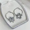 Pendientes de Aro Huecos con Colgante de Estrella de Resina de Lujo Ligero Europeo y Americano con Diseño Único, Aros Exquisitos y un Toque de Alta Gama