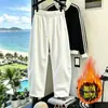 2026 Nuevos Pantalones de Pana de Pierna Ancha para Hombre Patrón de Espiga de Terciopelo de Algodón Europeo Pantalones Relajados tipo Guadaña Pantalones de Pierna Recta de Color Sólido para Hombre