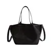 Bolsa tote saco macia e confortável para mulheres, nova bolsa de mão de design nicho estilo coreano 2026, adequada para o dia a dia e uso crossbody