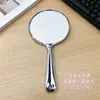 Espejo de Gama Alta con Cabeza Redonda, Plateado Electrochapado, Espejo de Maquillaje Magnificador de Doble Cara, Colgable, Espejo con Mango de Mano, Portátil para Salones de Belleza