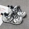 Tênis da moda para meninos 2026 primavera e outono novo malha respirável sapatos de pai infantis com design estiloso tênis de treino alemão para meninas