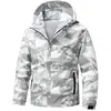 Jaqueta Camuflada Masculina Nova Primavera 2026 com Capuz Casual Tamanho Grande Jaqueta Masculina Top à Prova de Vento para Exterior Transfronteiriça