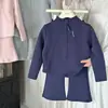 Conjunto Esportivo de Zíper Estilo Coreano para Meninas Primavera e Outono 2026, Jaqueta Elegante com Gola Alta + Calça Flare Conjunto de Duas Peças