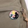 Série Onda de Paisagem de Desenho Animado Estilo Casual Broche Elemento Gatinho/Tubarão/Macarrão Broche Redondo de Metal