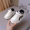 Zapatos de Lona Blancos de Moda para Niños Zapatos Individuales 2026 Casual Nuevo Estilo Zapatos Deportivos para Niñas Zapatos de Bebé Zapatos de Tabla Suela Suave Otoño