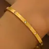 Pulsera de Acero de Titanio de Venta Caliente Transfronteriza para Mujer, con Diseño de Círculo de Apertura de Resorte Tachonado de Diamantes en Forma de Herradura, Exclusivamente para Suministro de Exportación