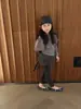 Conjunto para Niña 2026 Otoño Infantil Casual Capa Chal para Niña Camisa Base Falsa de Dos Piezas Delantal de Gasa Leggings