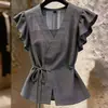 Camisa Gris Chic de Estilo Francés para Viajar con Ceñidor en la Cintura, Nuevo Versátil Top Estético de Alta Inteligencia para Mujer Verano 2026