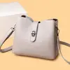 Bolso de hombro y bandolera para mujer al por mayor 2026 nueva moda bolso tipo cubo simple casual versátil bolso de mano multicapa para madres