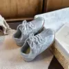 Outono 2026 Novo Estilo Coreano Unissex Crianças Bebê Moda Versátil Solado Macio Antiderrapante Bloco de Cores Velcro Tênis Esportivo