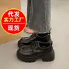 Zapatos de Cuero Pequeños de Suela Gruesa con Aumento de Altura Estilo Retro Británico Nuevos para Mujer Primavera/Otoño 2026 con Cordones Versátiles Color Negro para el Trabajo Mocasines