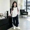 Conjunto de verano de moda para niñas, ropa de nuevo estilo para niñas, ropa de verano casual deportiva a rayas de manga corta y pantalones largos para niños grandes