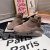2026 Estilo Coreano Invierno Nuevo Hebilla Metálica Ante Birkenstock Zapatos Piel Suave Suela Plana Botas de Moda Botines Retro Zapatos de Mujer
